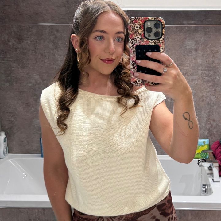 Profile Banner of Hannah Brown